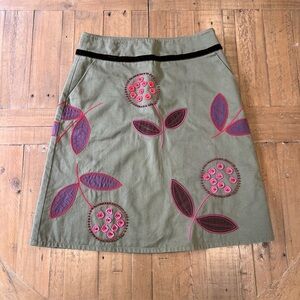 Boden Floral Embroidered Y2K Skirt Olive Chino Retro Knee Length Preppy US 6